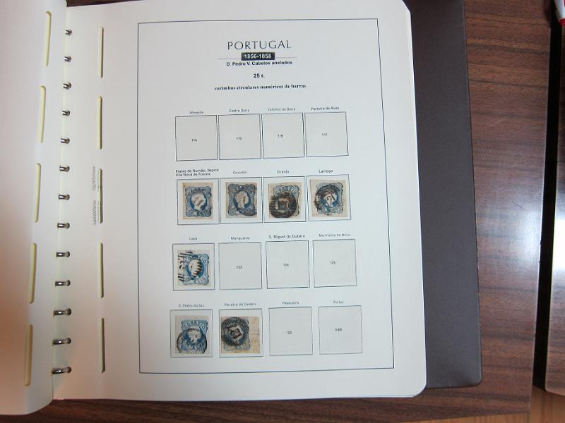 0015 (41).jpg -     Lote:    15      Marcofilia      Lotes Especiais       Descrição:      Portugal.   Colecção especializada de marcas numéricas das 1.ª e 2.ª reformas em selos de 25 reis, desde D. Maria II até D. Luís I, de frente. Lote a ver.        Lote       Valor Base:     &euro; 1.500,00     Valor Venda:     &euro; 3.000,00     
